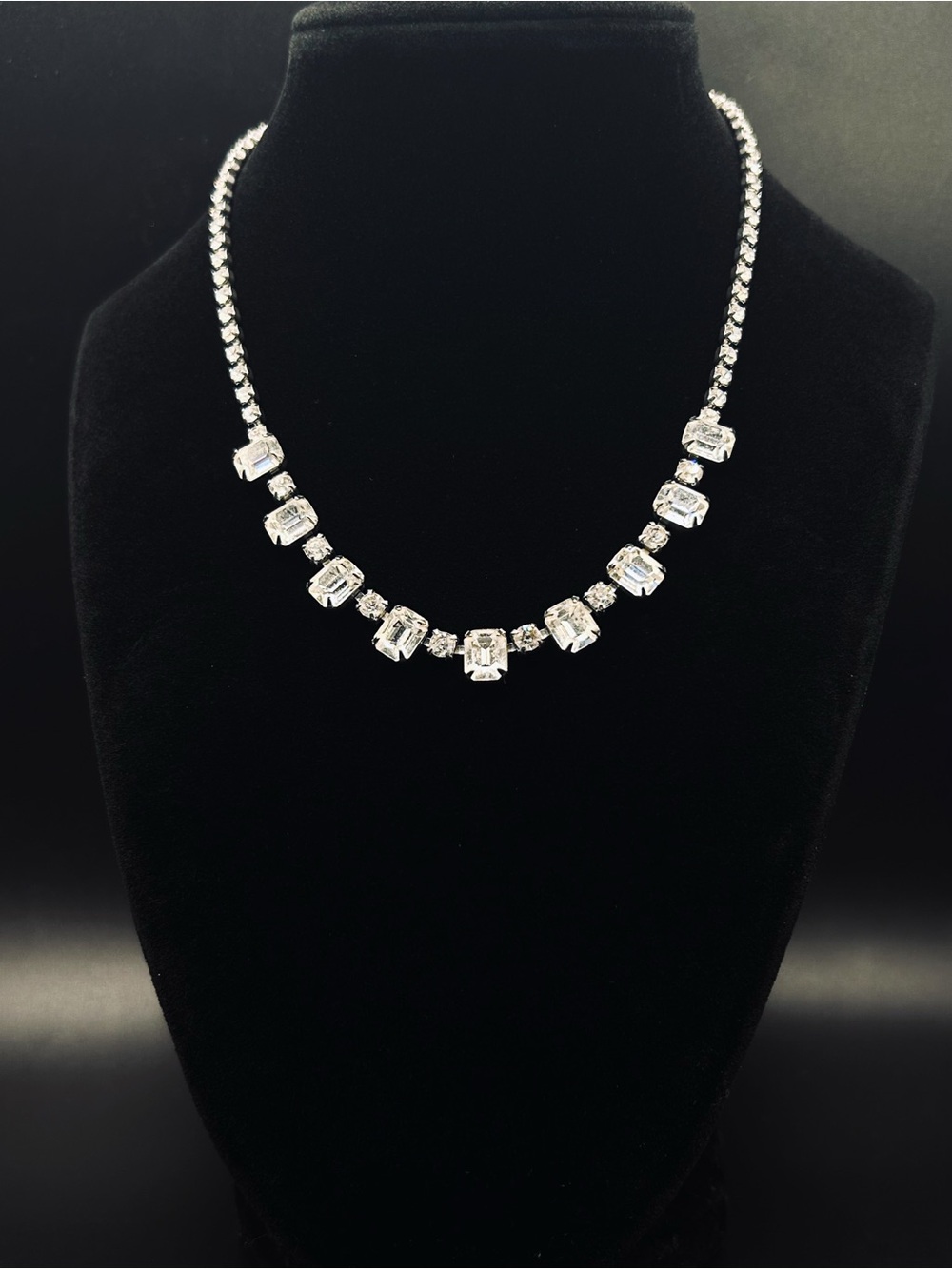 Unsigned Designer Quality Rhinestone Necklace, Emerald & Round